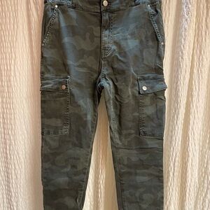 Women's Camo Skinny Cargo Pants
